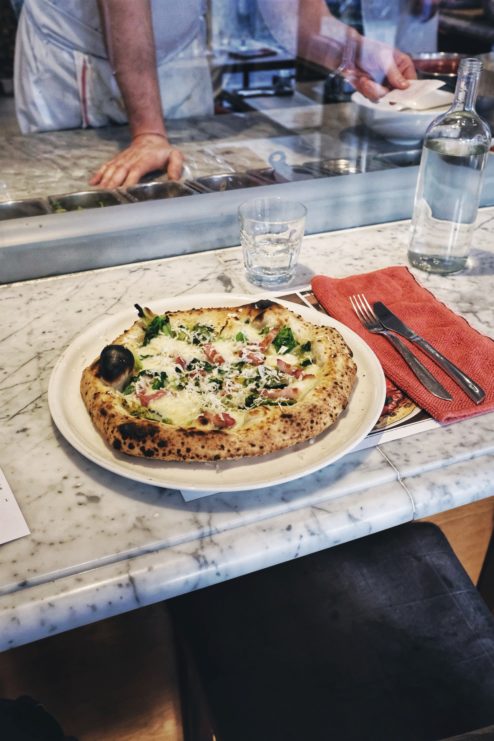 najlepsza pizza neapolitanska, gdzie na pizze w warszawie, najlepsza pizza warszawa, pizza neapolitańska, piec opalany drewnem, maka i woda