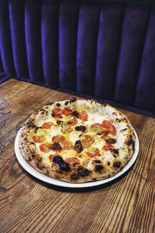 najlepsza pizza neapolitanska, gdzie na pizze w warszawie, najlepsza pizza warszawa, pizza neapolitańska, piec opalany drewnem, dziurka od klucza 