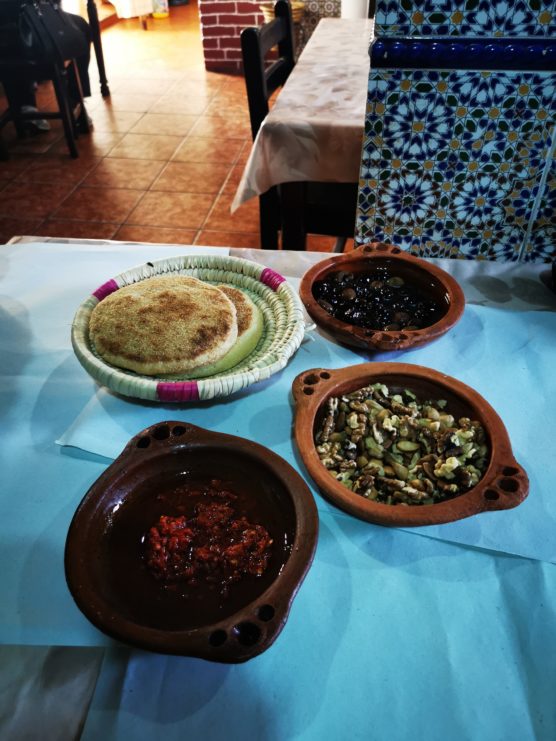 maroko gdzie jechać, najpiękniejsze miejsca w maroko, Tanger, podróż do Maroka, kiedy najlepiej jechać do Maroko, gdzie spać w Tangerze, gdzie jeść w Tanger, souk Tanger, kasba Tanger herbata marokańska, jedzenie Tanger, Le Saveur de Poisson