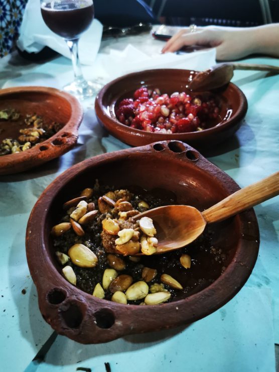 maroko gdzie jechać, najpiękniejsze miejsca w maroko, Tanger, podróż do Maroka, kiedy najlepiej jechać do Maroko, gdzie spać w Tangerze, gdzie jeść w Tanger, souk Tanger, kasba Tanger herbata marokańska, jedzenie Tanger, Le Saveur de Poisson